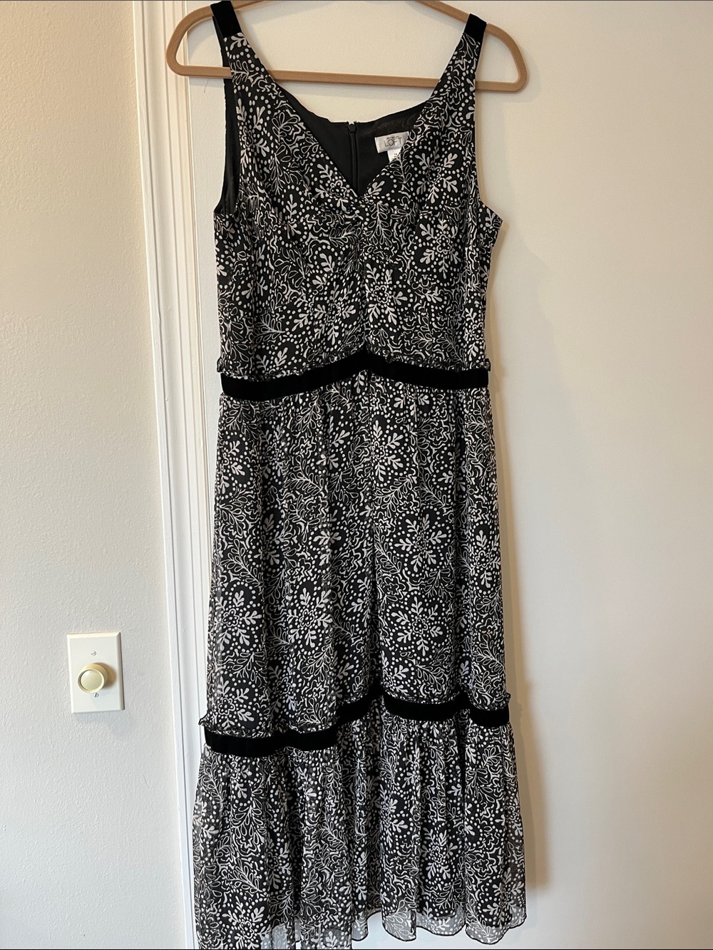 ANNE TAYLOR LOFT Black and White Floral Tiered Maxi Dress